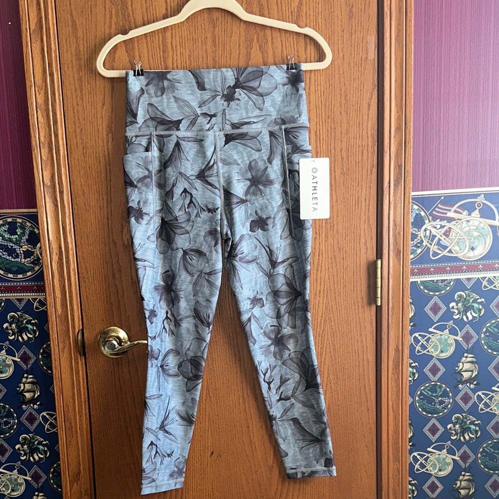 Athleta Gray Floral Print Leggings Salutation Stash Pocket II Print 7/8 Size M